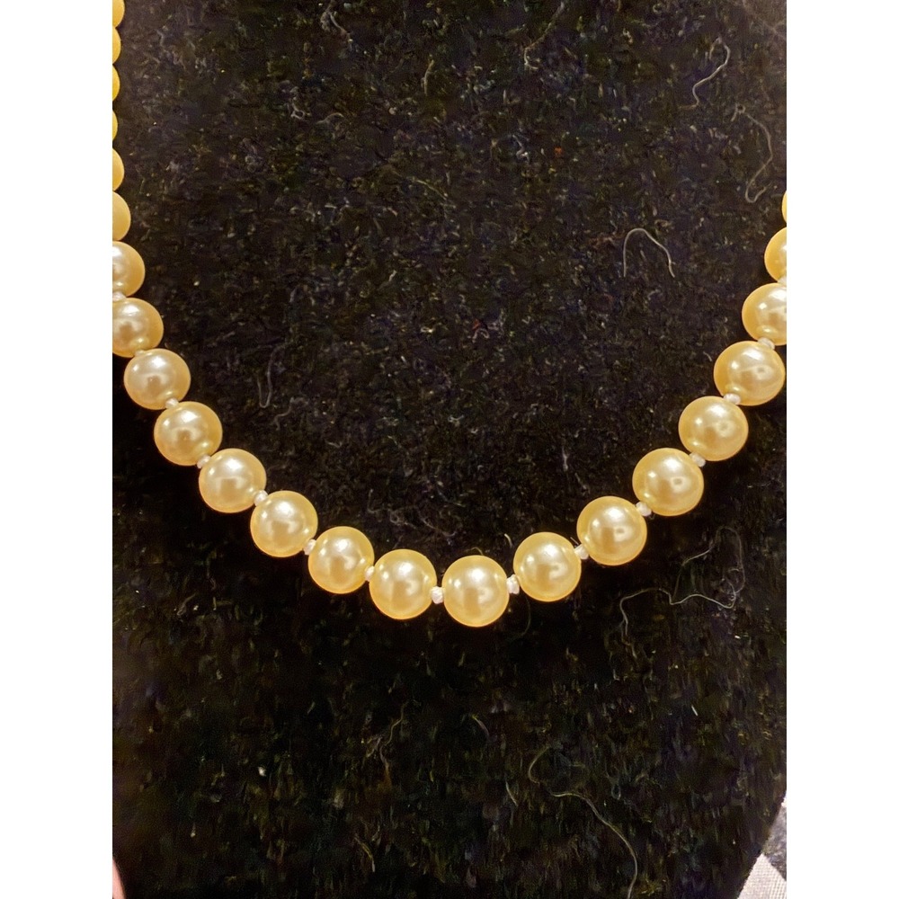 Necklace Avon marked  pearl necklace 16"